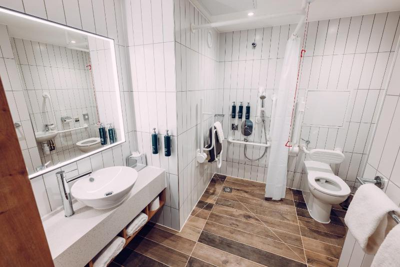 King Room - Mobility Accessible  image 2