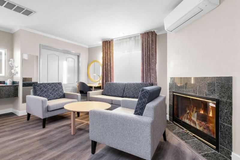 King Suite with Sofa Bed and Walk-In Shower - Fireplace image 4