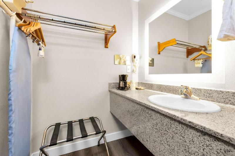 Double Room with Two Double Beds - Non-Smoking image 2