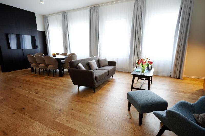 Executive Suite image 3