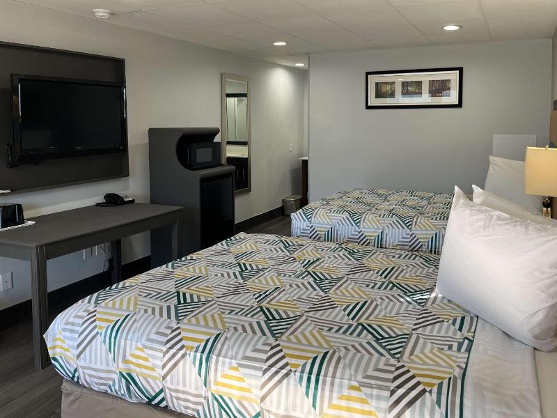 Quadruple Room - Non-Smoking image 4