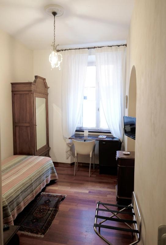 Single Room image 1