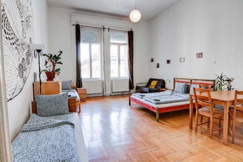 Studio Apartment image 3