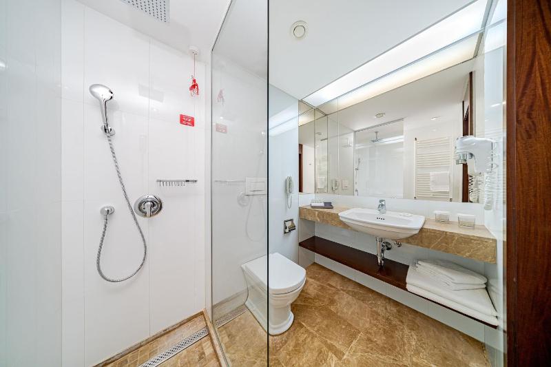 Standard Double Room - North-facing balcony, without air conditioning image 4