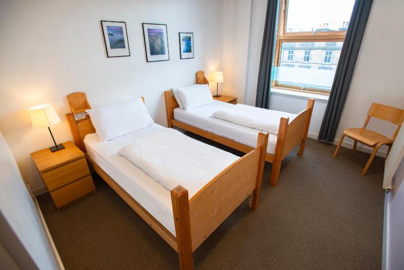 Twin Room image 4