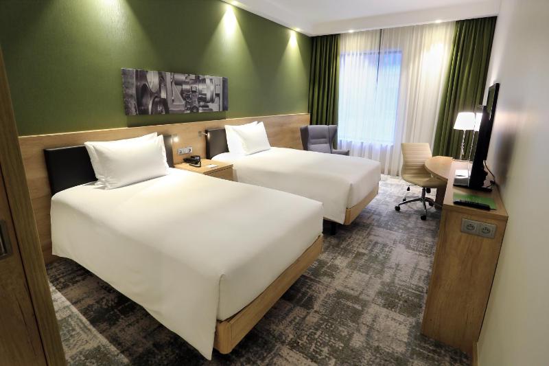 Twin Room image 4
