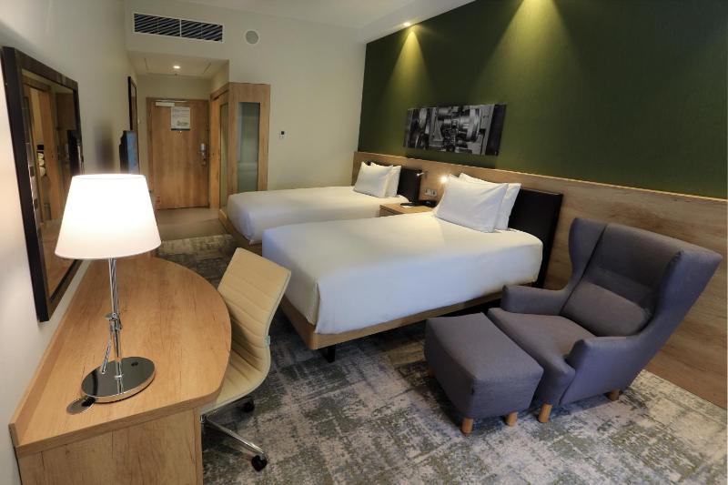 Twin Room image 3