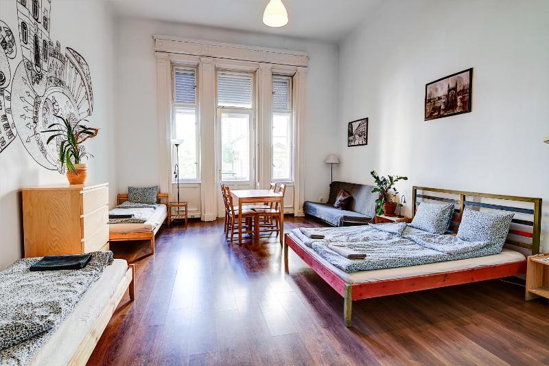 Studio Apartment image 3