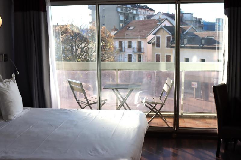 Double Room with Balcony image 3
