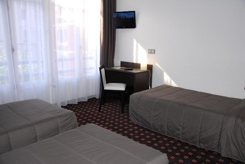 Quadruple Room image 3