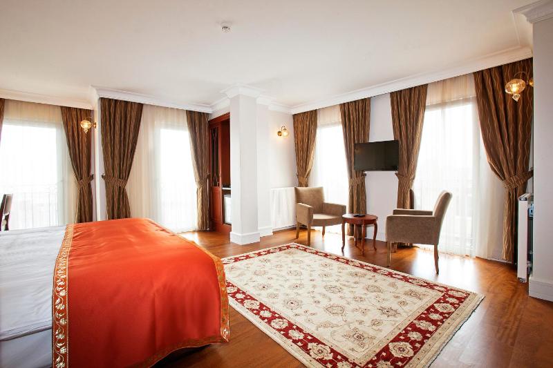Deluxe Double Room with Sea View image 4