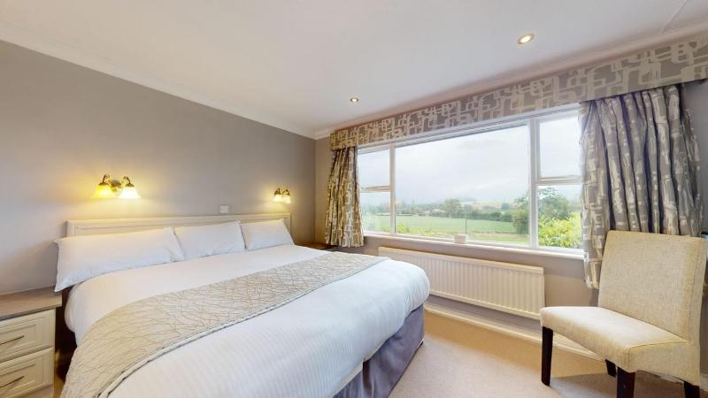 Classic Double Room image 1