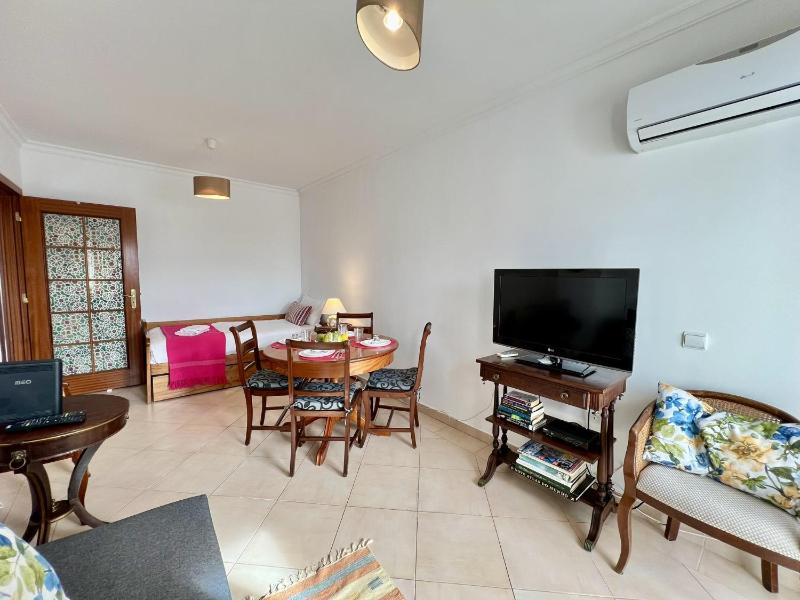 Albufeira Vintage Apartment 1 With Pool by Homing - image 6