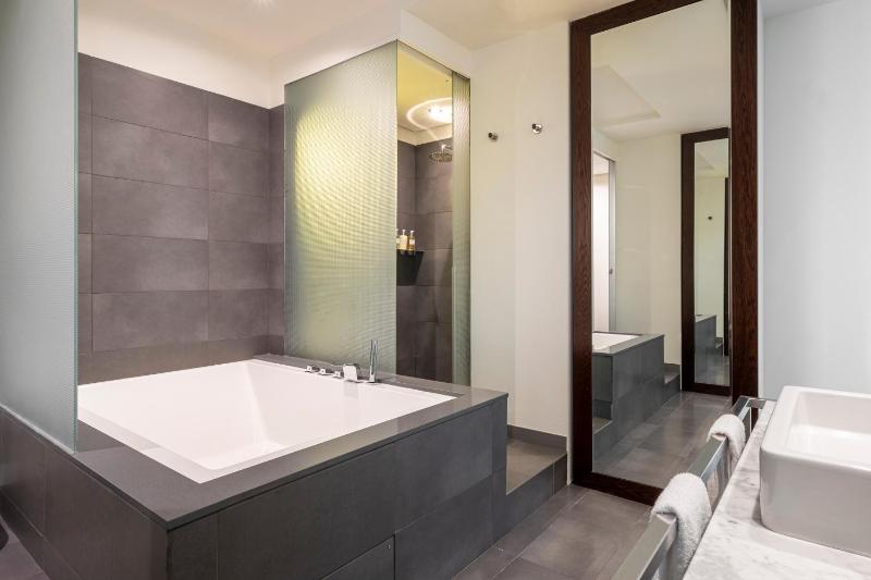 Suite with Terrace image 3