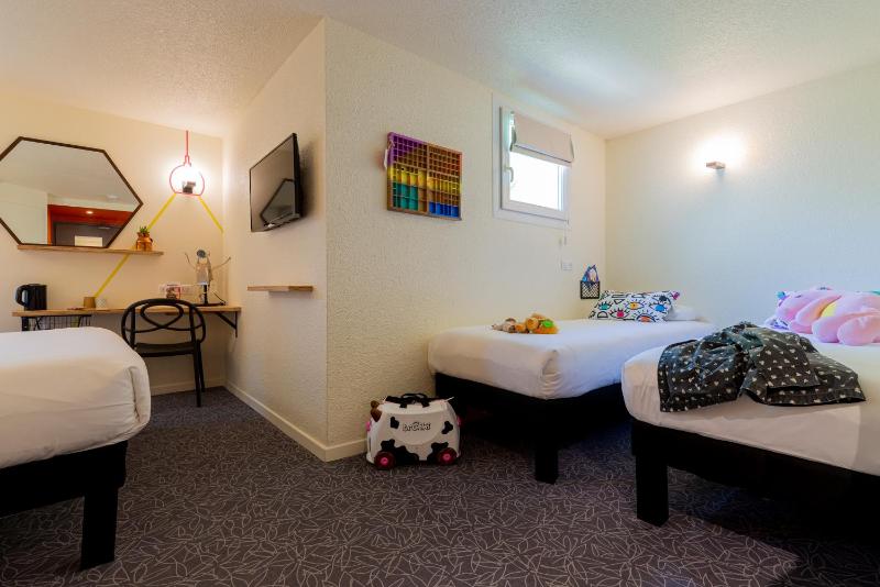 Family Room image 2