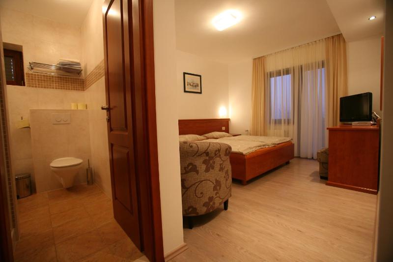 Deluxe Double Room with Balcony image 3