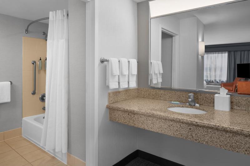 Courtyard by Marriott Phoenix West/Avondale - image 50