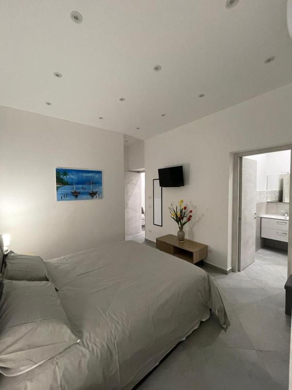 Baron’s Suites - image 10