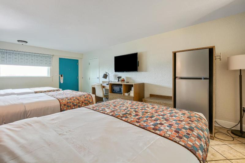 Standard Triple Room - Non Smoking image 4