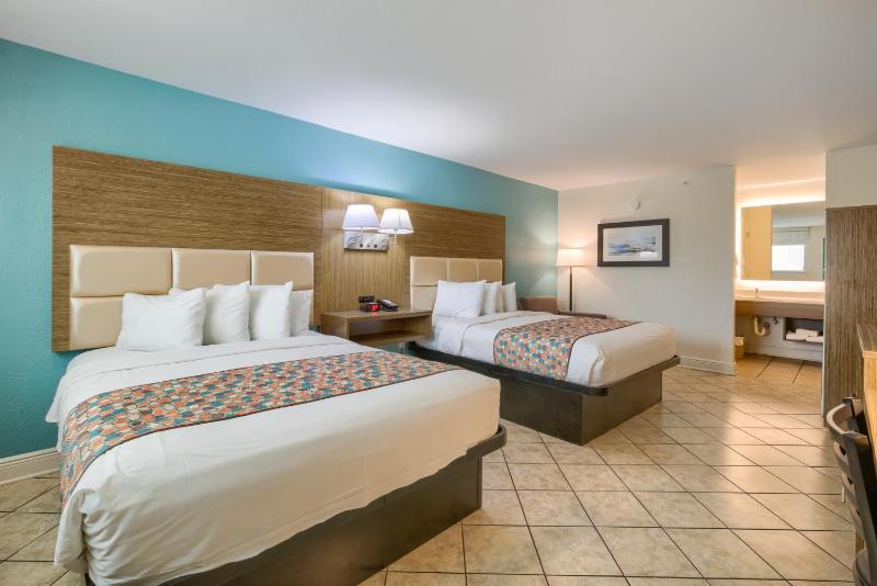 Queen Room with Two Queen Beds image 1