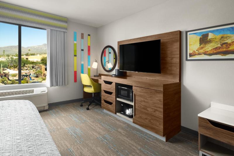 King Room with Garden View image 3
