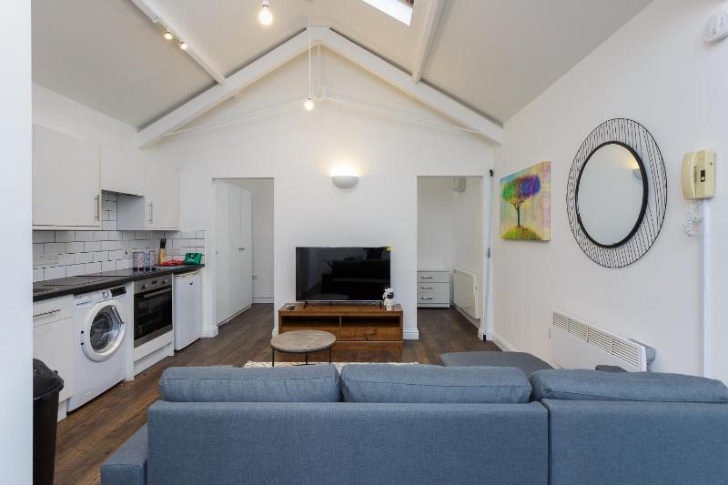 Stylish Self-Contained Annex near City Centre - image 15