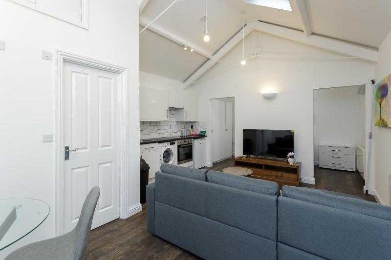 Stylish Self-Contained Annex near City Centre - image 9