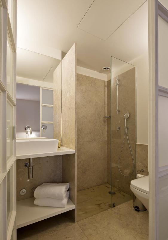 Small Double Room image 2