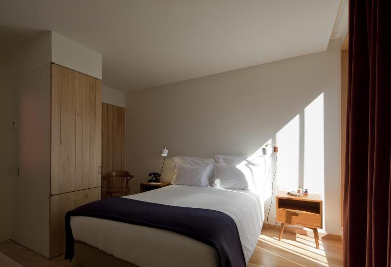 Small Double Room image 4
