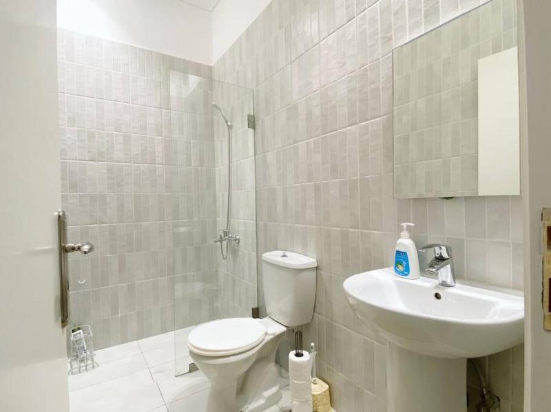 Garden View Apt 4BR Beirut - image 11