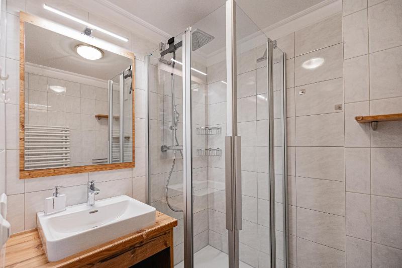 Superior One-Bedroom Apartment image 4