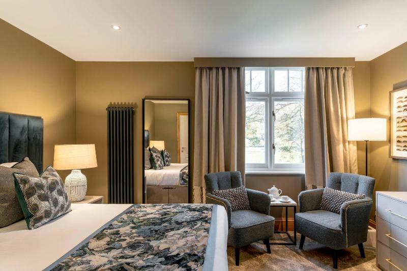 Classic Double Room image 4
