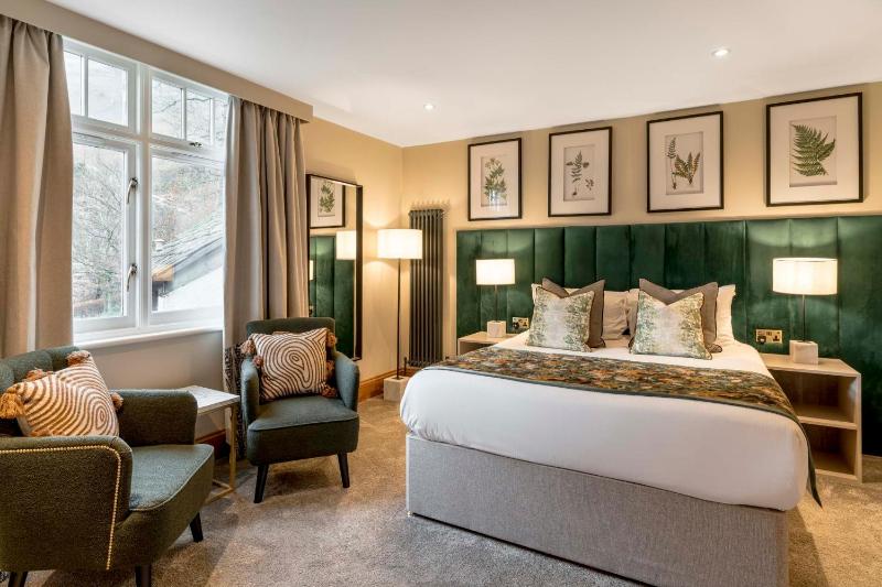 Deluxe Double or Twin Room image 1