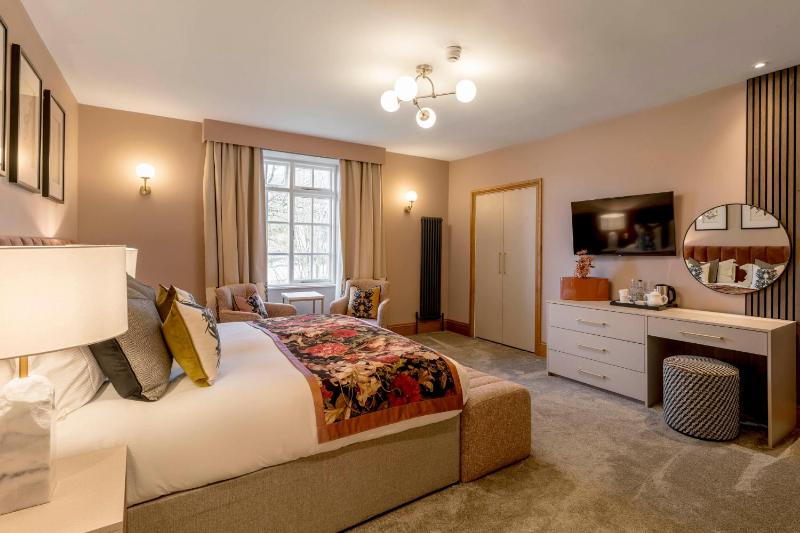 Deluxe Double or Twin Room image 4