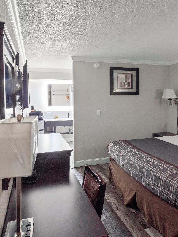 King Room image 4