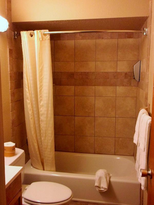 Standard Queen Room image 2