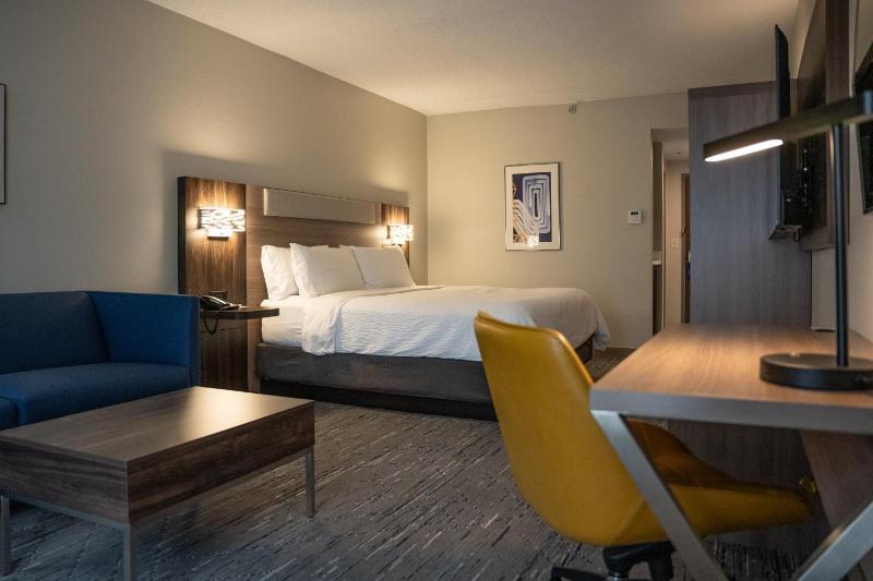 King Suite with Sofa Bed image 2