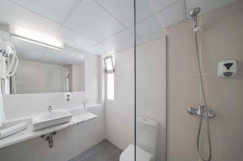 Double Room with Balcony image 4