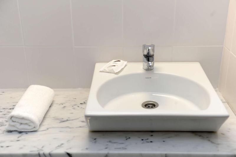 Double Room with Balcony image 3