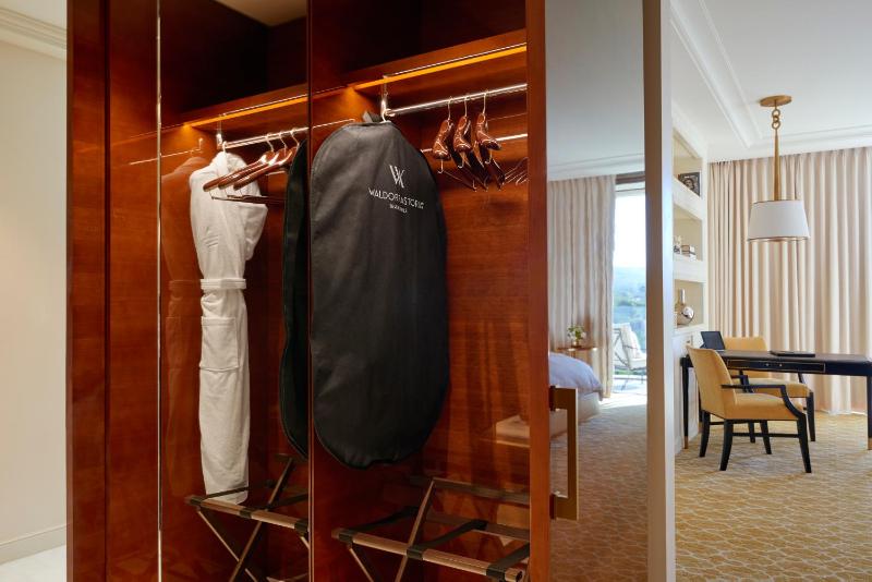 Beverly Hills Junior Suite with Terrace image 2