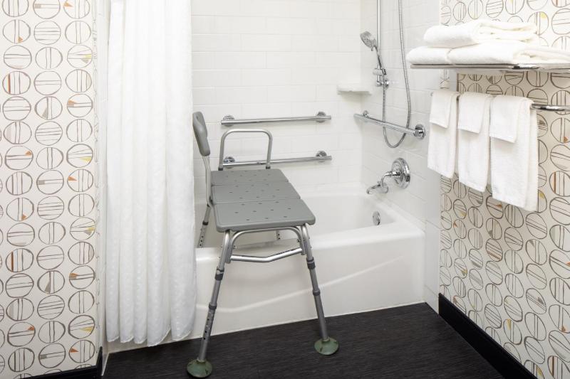 Double Room with Bath Tub - Disability Access  image 4