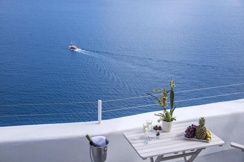 Emotion Suite with Hot Tub and Caldera View image 4