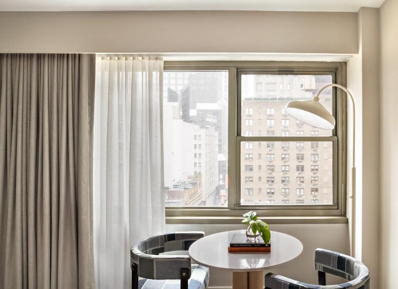 Premium Corner King Room image 4