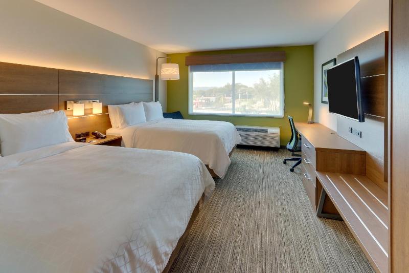 Standard Room with Two Queen Beds image 2
