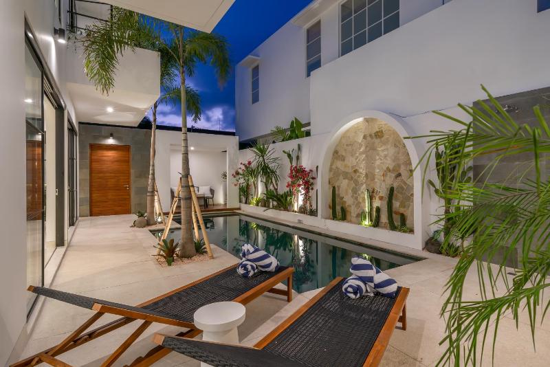 Casa Embra - Charming 4BR Villa in Berawa 5 mins to Beach! - image 12