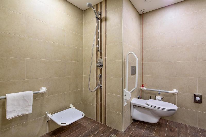 Queen Room - Mobility Access image 2