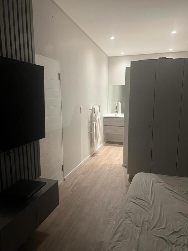 One-Bedroom Apartment image 3
