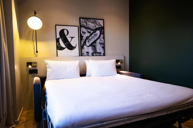 Superior Apartment with One Double Bed and Sofa image 3