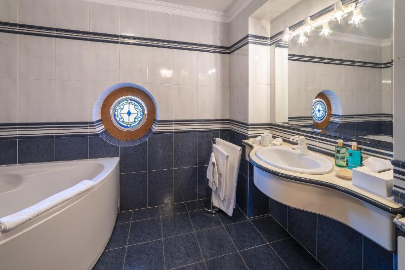 Suite with Mountain View image 2