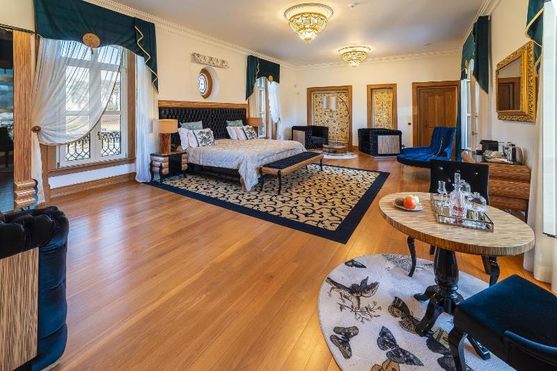 Suite with Mountain View image 1